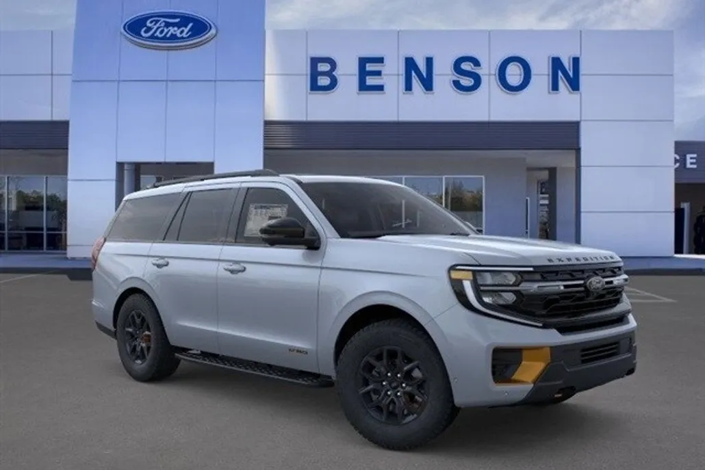 2025 Ford Expedition photo 1