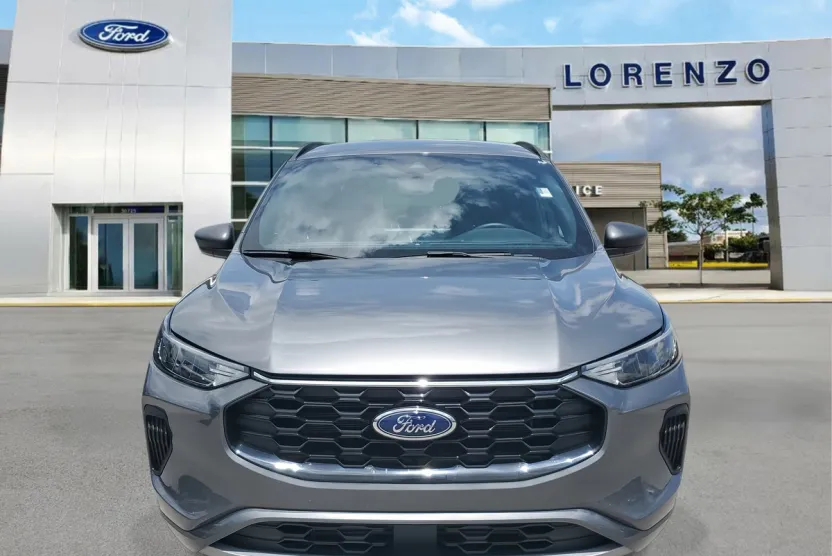 2024 Ford Escape ST-Line photo 1