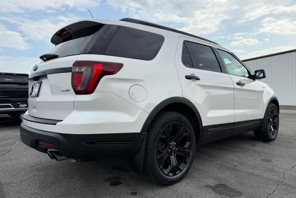 2019 Ford Explorer Sport photo 1
