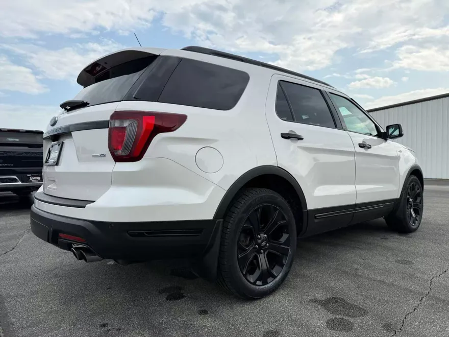 2019 Ford Explorer Sport photo 1