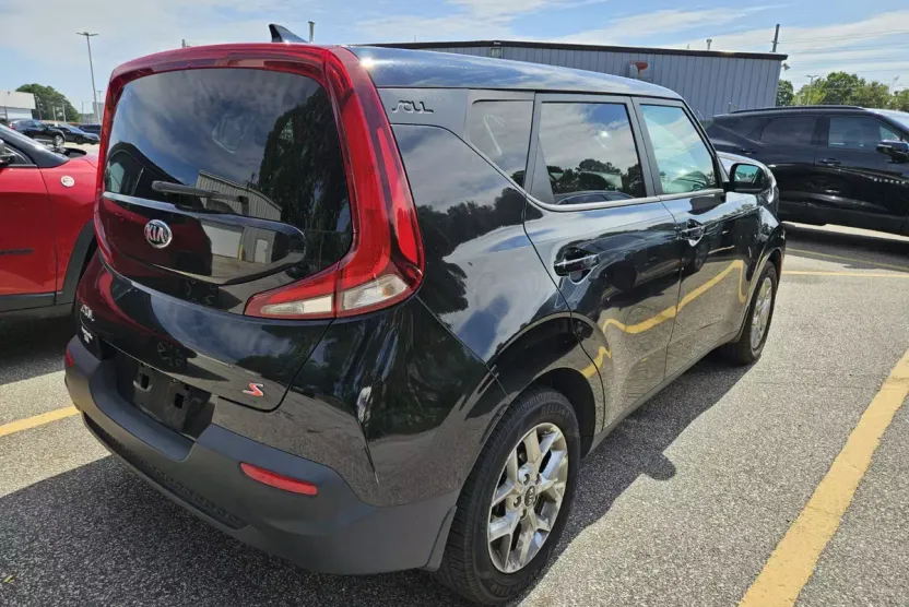 2020 Kia Soul S photo 1