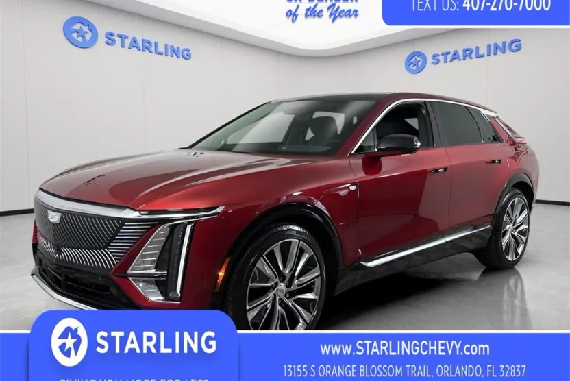 2024 Cadillac Lyriq Luxury photo 1