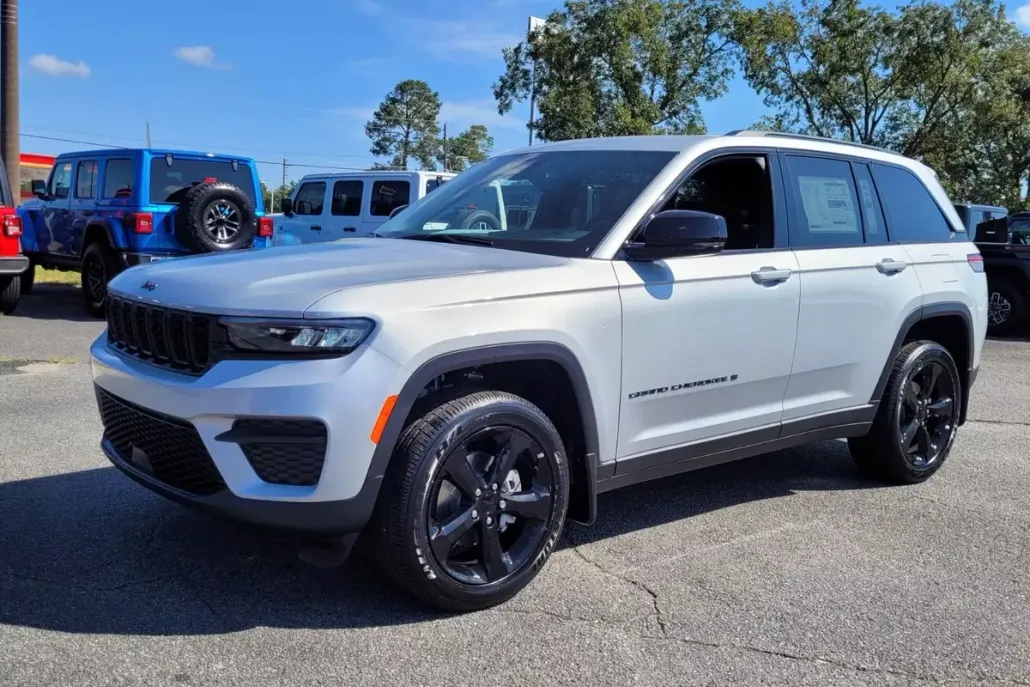 2025 Jeep Grand Cherokee Altitude X photo 1