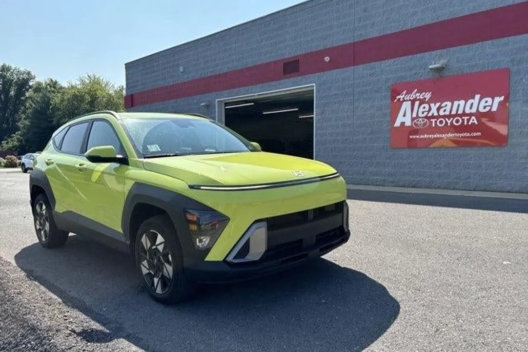 2025 Hyundai Kona SEL photo 1