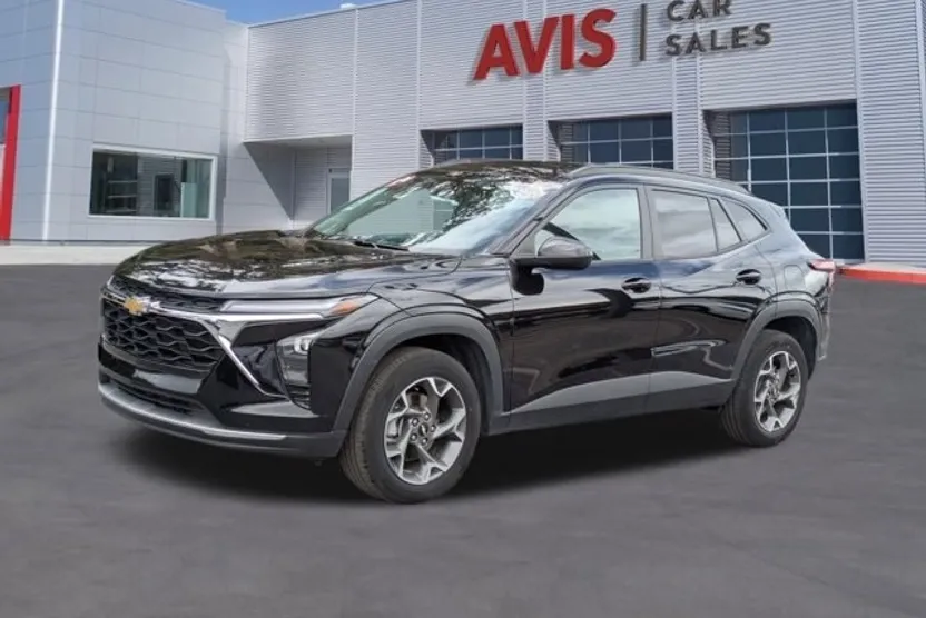 2024 Chevrolet Trax LT photo 1