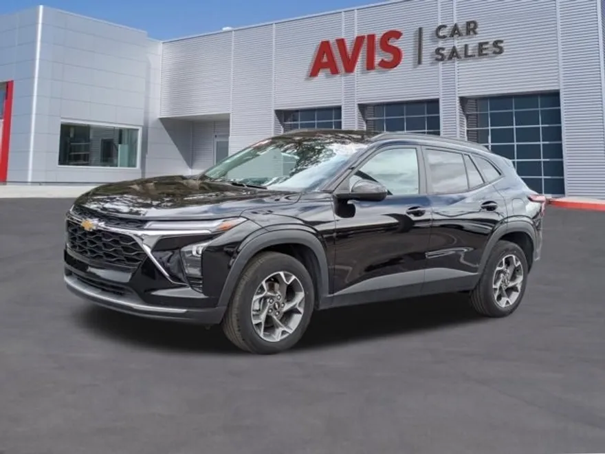 2024 Chevrolet Trax LT photo 1