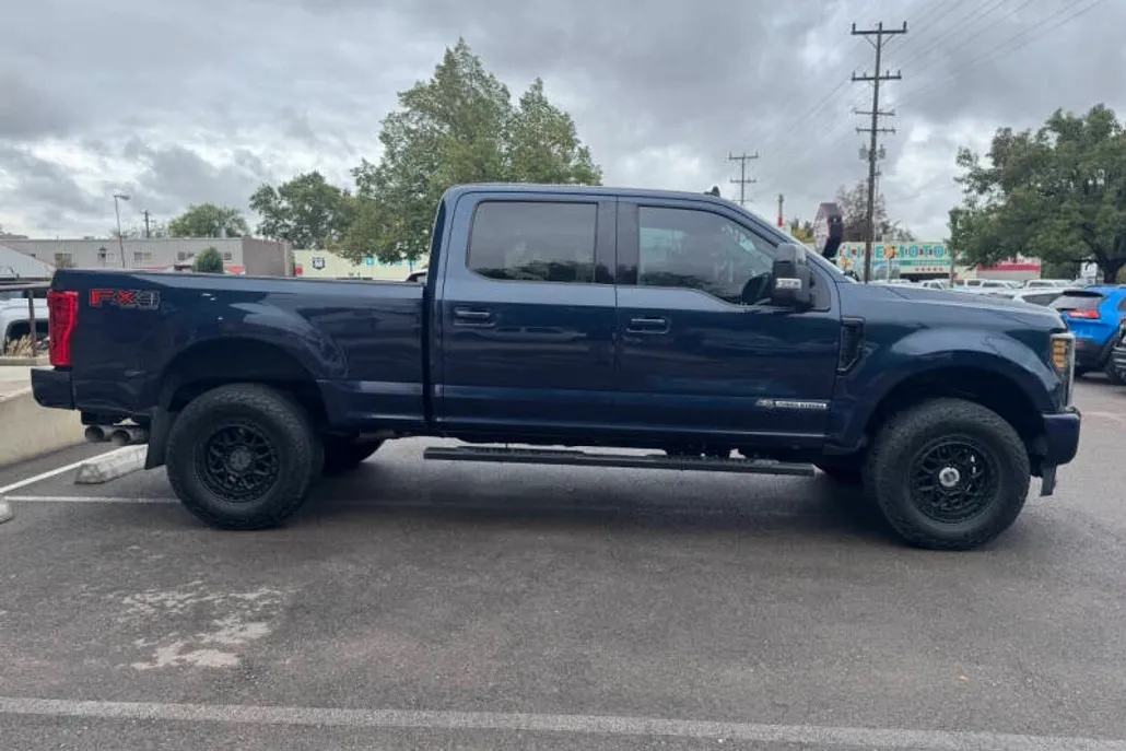2019 Ford F-250 Lariat photo 1