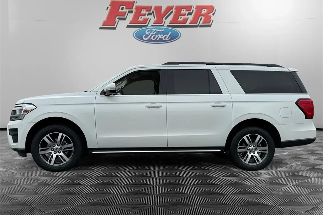 2023 Ford Expedition MAX XLT photo 1