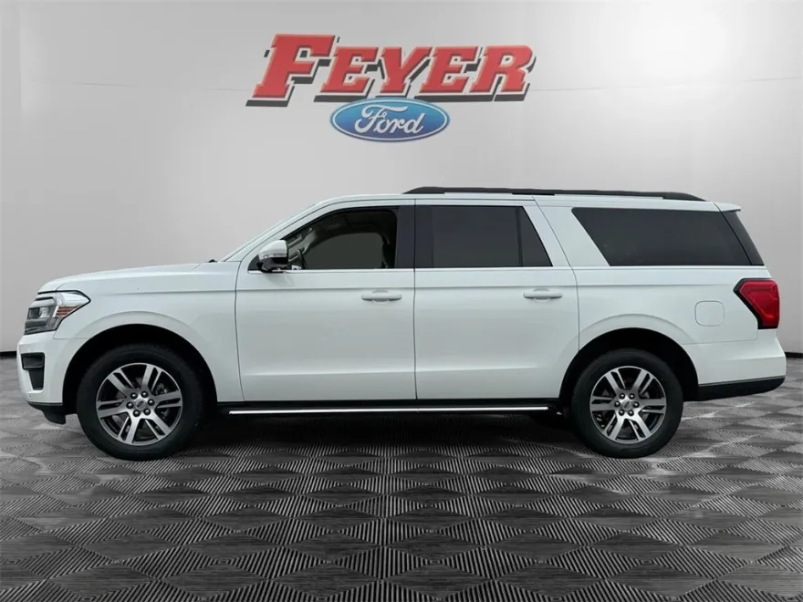 2023 Ford Expedition MAX XLT photo 1