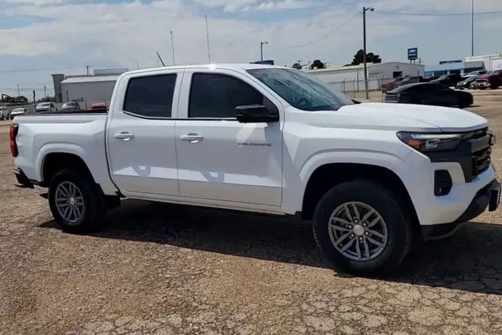 2026 Chevrolet Colorado LT photo 1