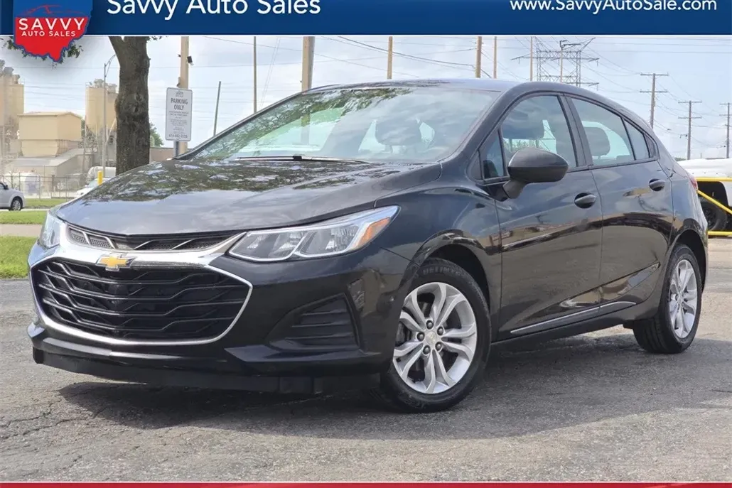 2019 Chevrolet Cruze LS photo 1