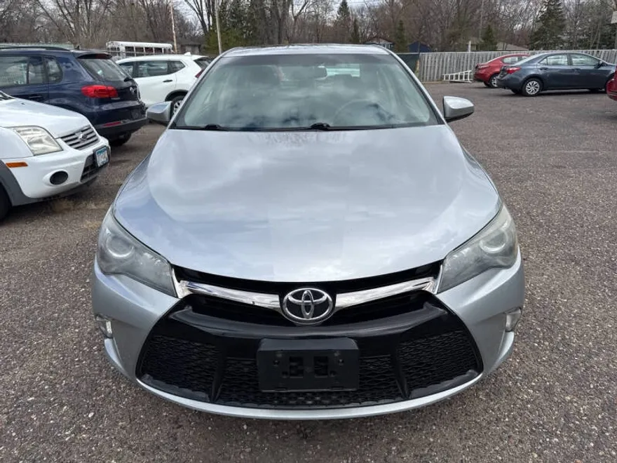 2016 Toyota Camry SE photo 1
