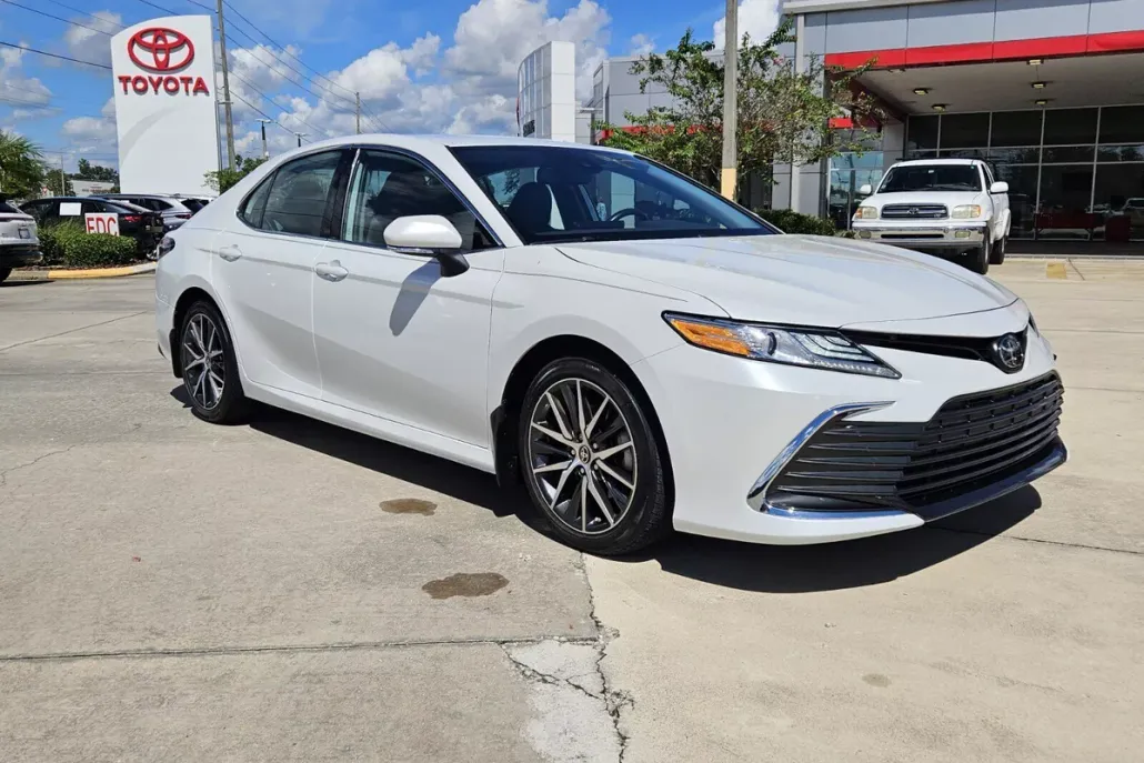 2021 Toyota Camry XLE photo 1