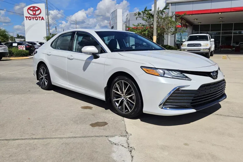 2021 Toyota Camry XLE photo 1