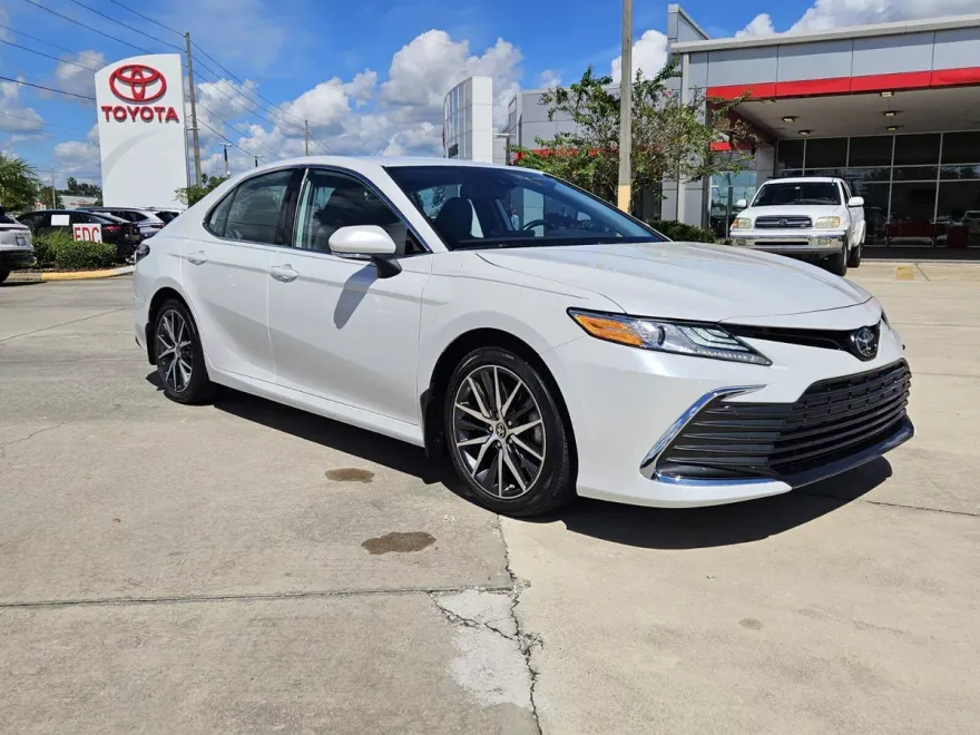 2021 Toyota Camry XLE photo 1