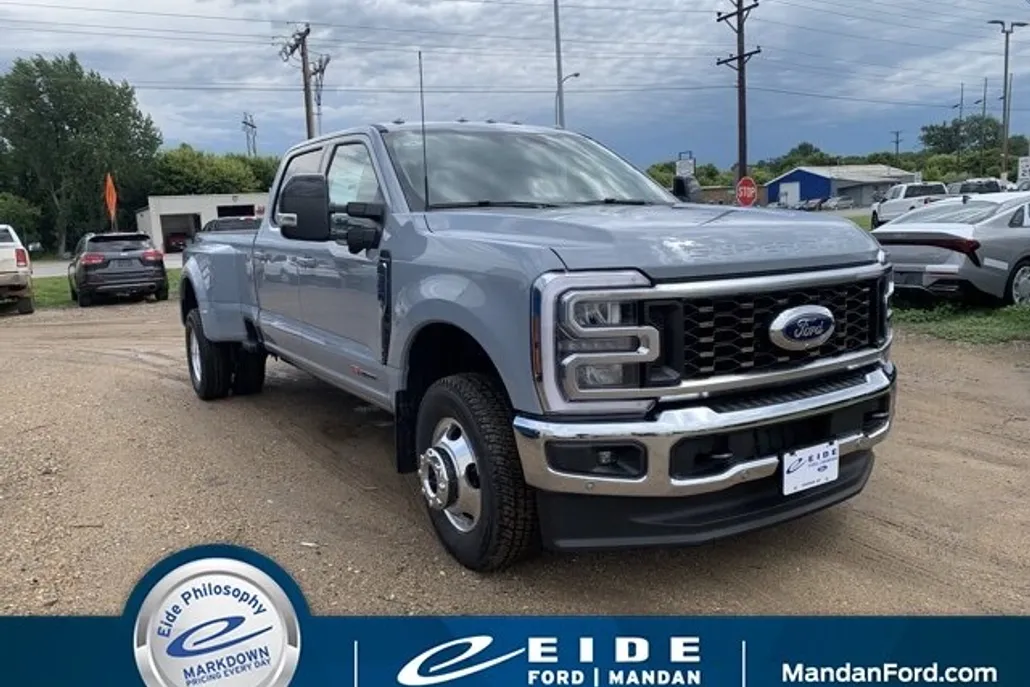 2025 Ford F-350 Lariat photo 1