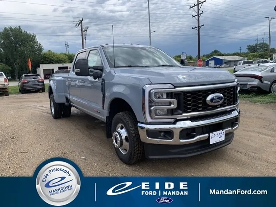 2025 Ford F-350 Lariat photo 1
