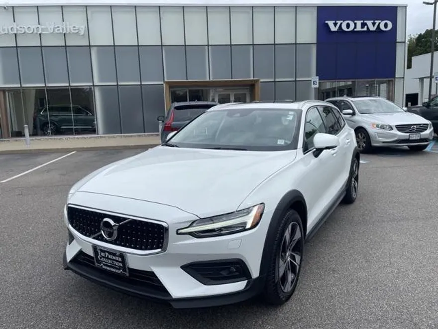 2022 Volvo V60 Cross Country T5 AWD photo 1