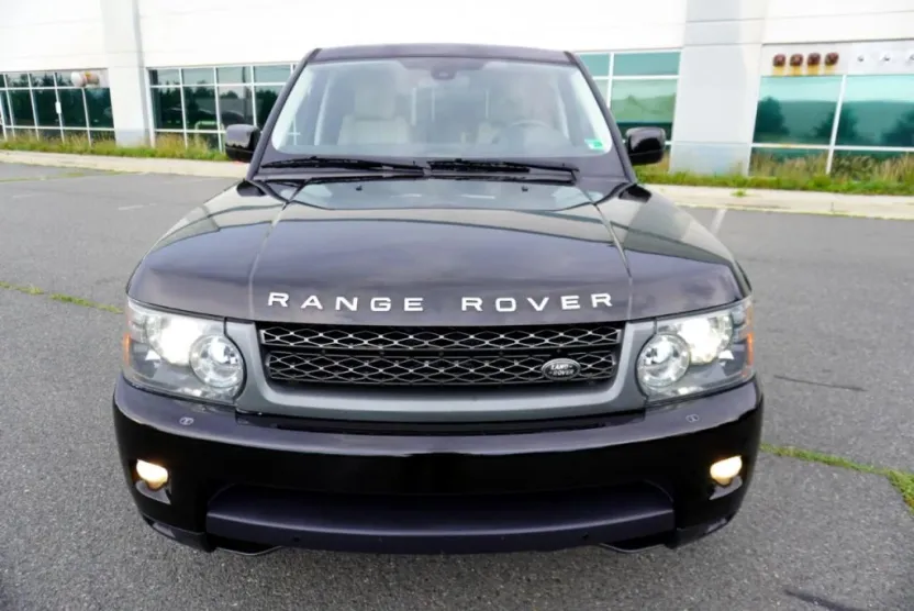 2011 Land Rover Range Rover Sport HSE photo 1