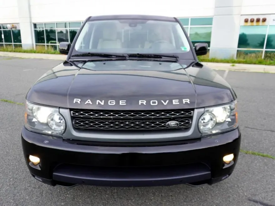 2011 Land Rover Range Rover Sport HSE photo 1
