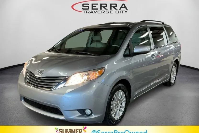 2013 Toyota Sienna XLE photo 1