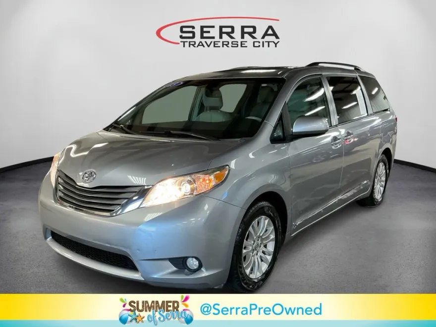 2013 Toyota Sienna XLE photo 1