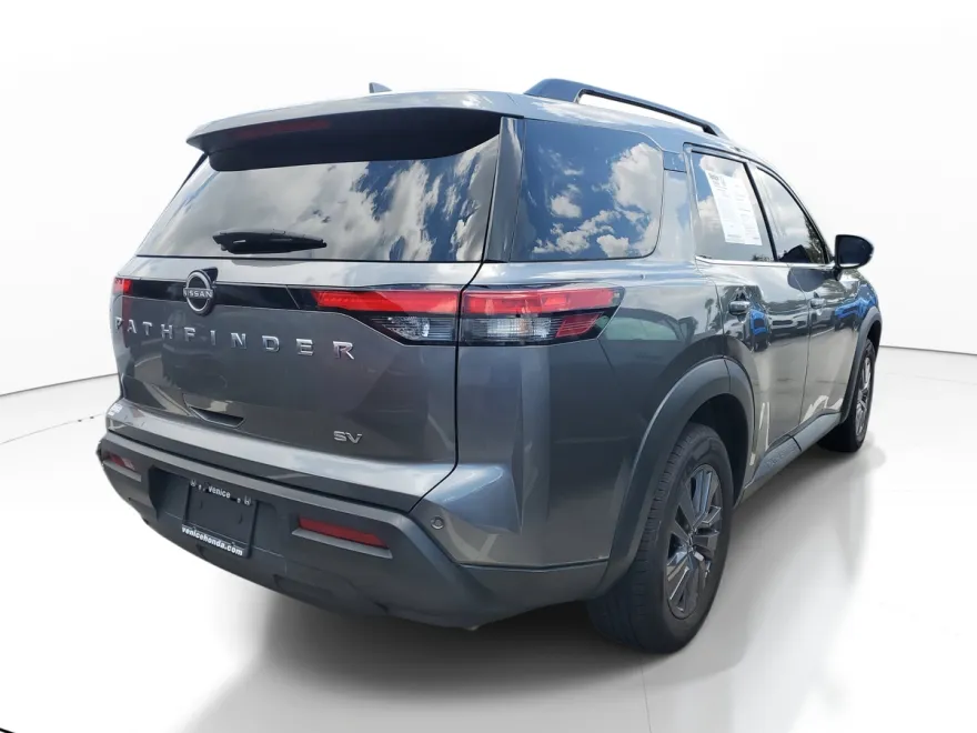 2022 Nissan Pathfinder SV photo 1