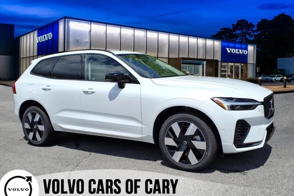 2025 Volvo XC60 T8 Plus photo 1