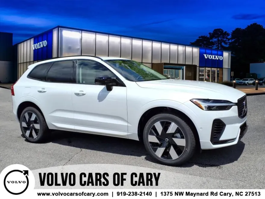 2025 Volvo XC60 T8 Plus photo 1