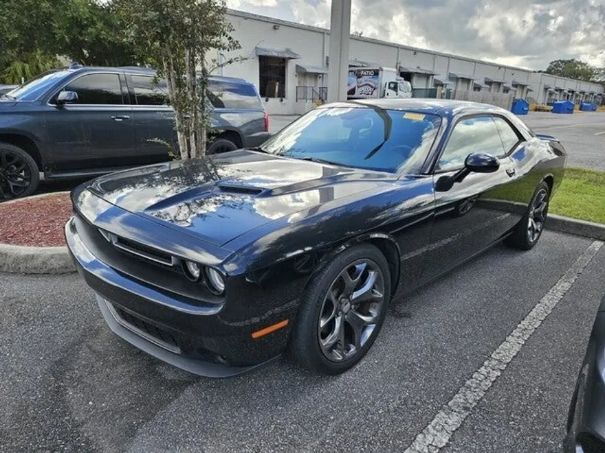 2015 Dodge Challenger SXT photo 1