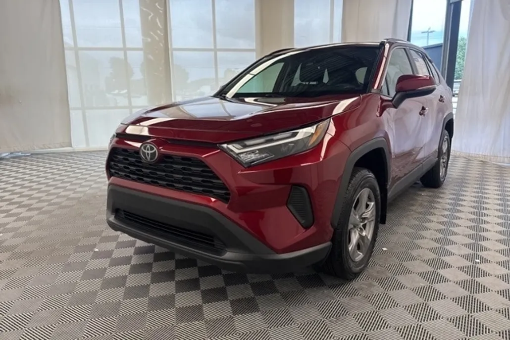 2024 Toyota RAV4 XLE photo 1