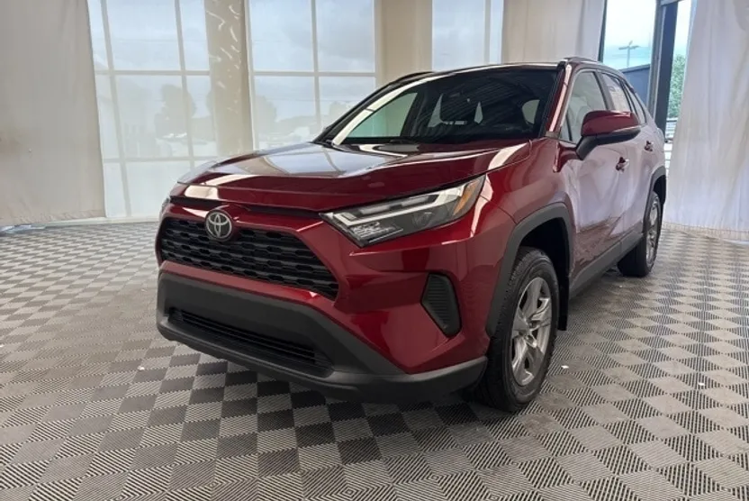 2024 Toyota RAV4 XLE photo 1