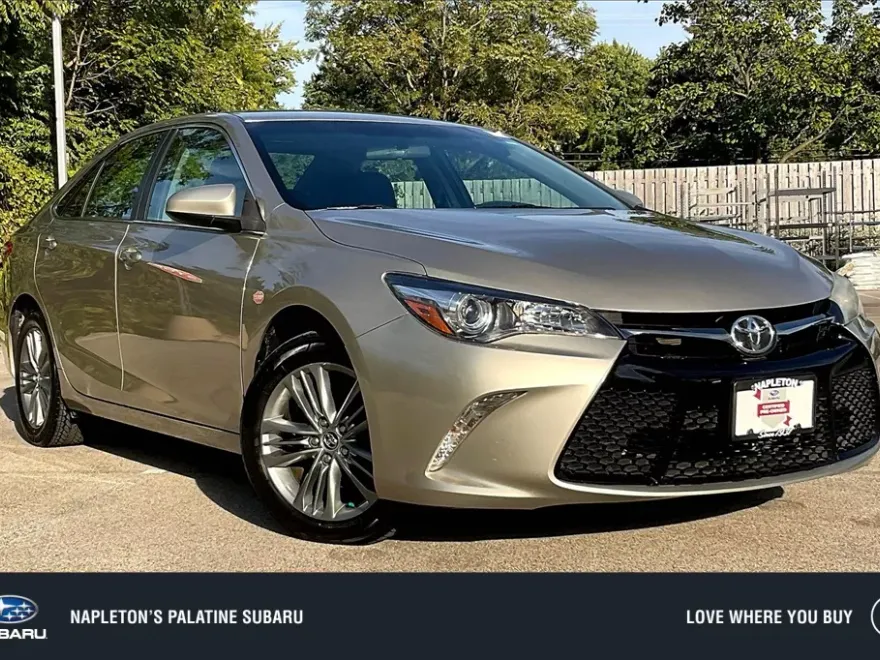 2015 Toyota Camry XLE photo 1