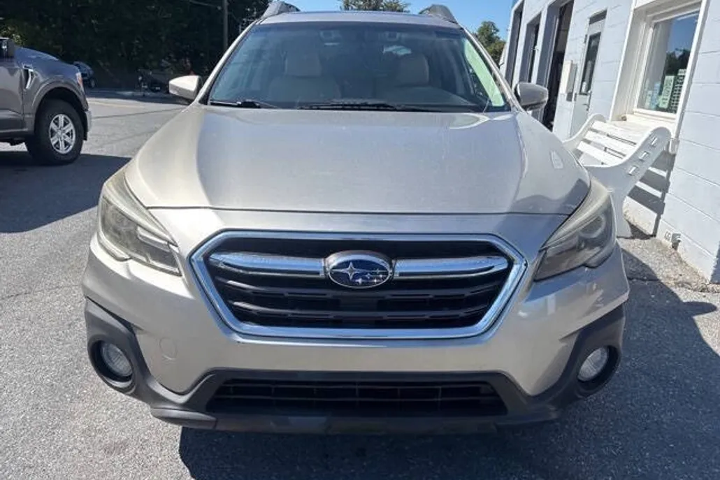 2018 Subaru Outback 2.5i Limited photo 1