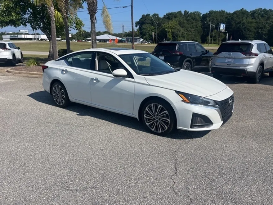 2023 Nissan Altima 2.5 SL photo 1