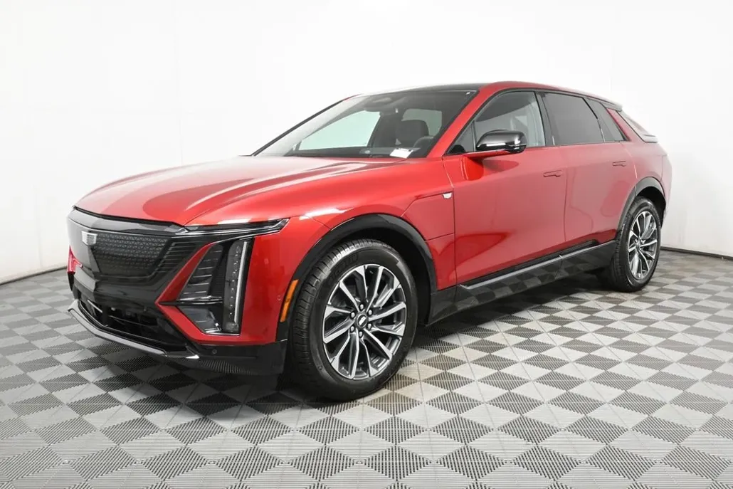 2025 Cadillac Lyriq Sport photo 1
