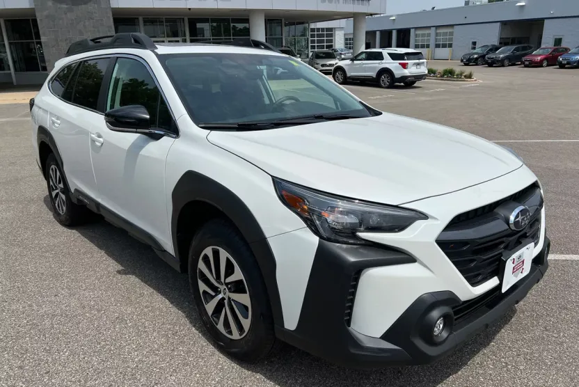 2025 Subaru Outback Premium photo 1
