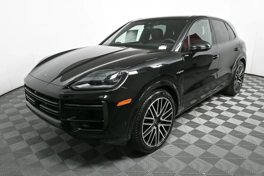 2026 Porsche Cayenne E-Hybrid Turbo photo 1