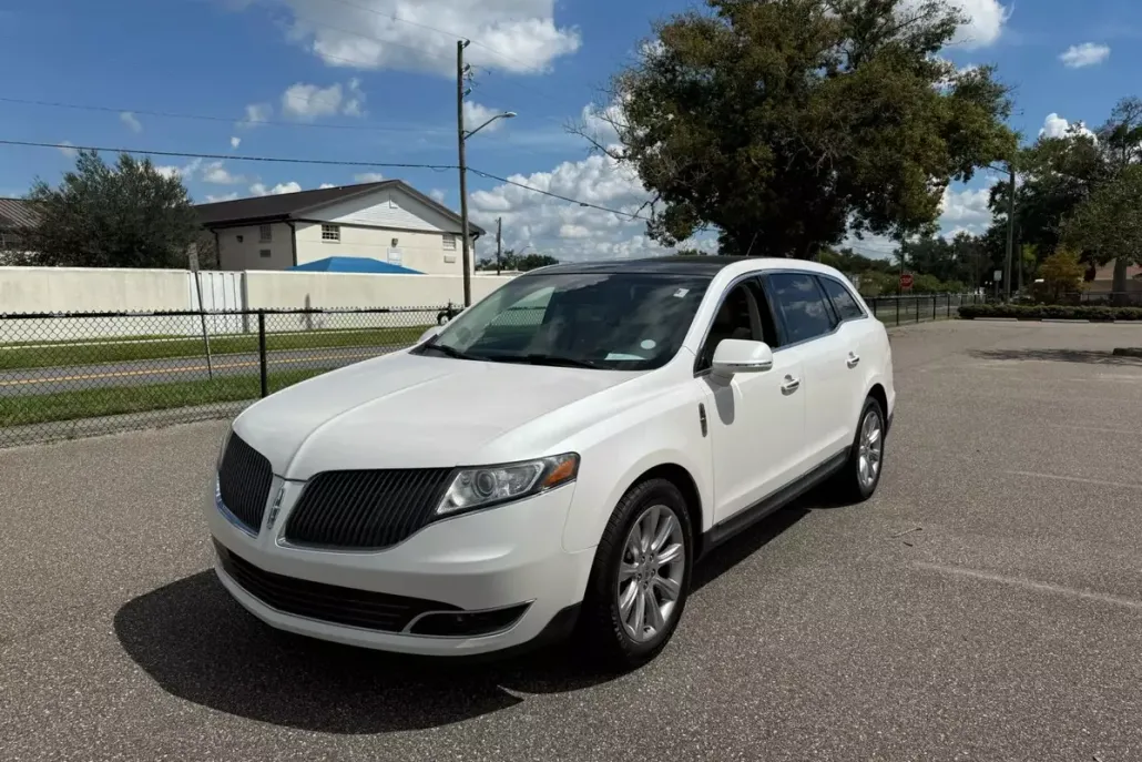 2014 Lincoln MKT EcoBoost photo 1