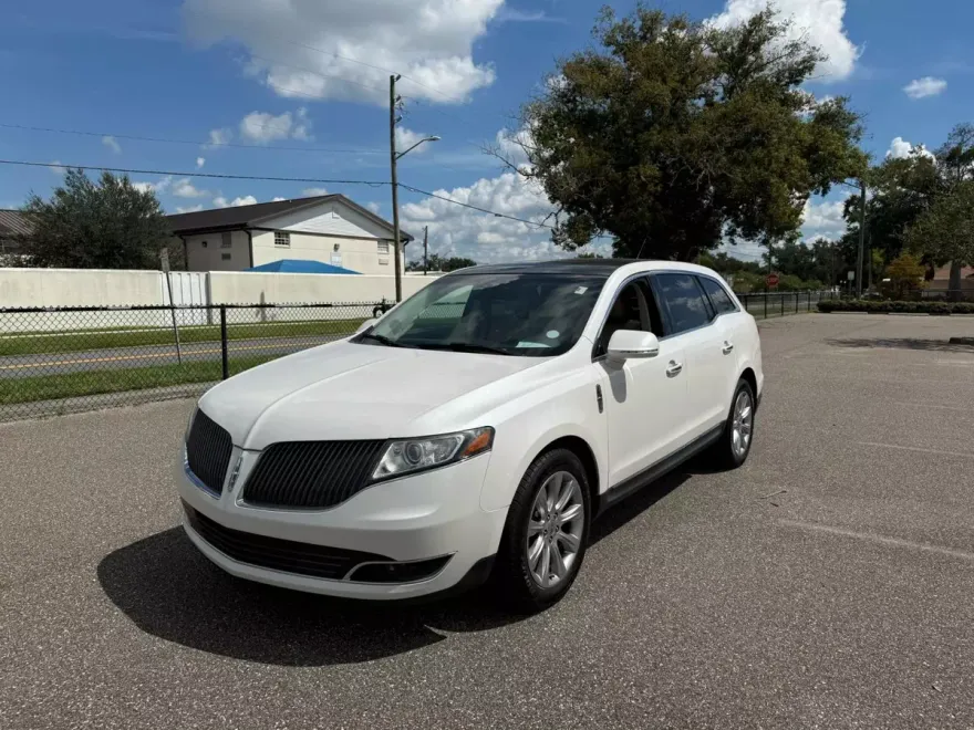 2014 Lincoln MKT EcoBoost photo 1