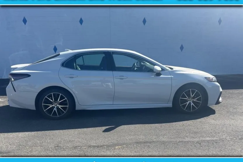 2023 Toyota Camry SE photo 1