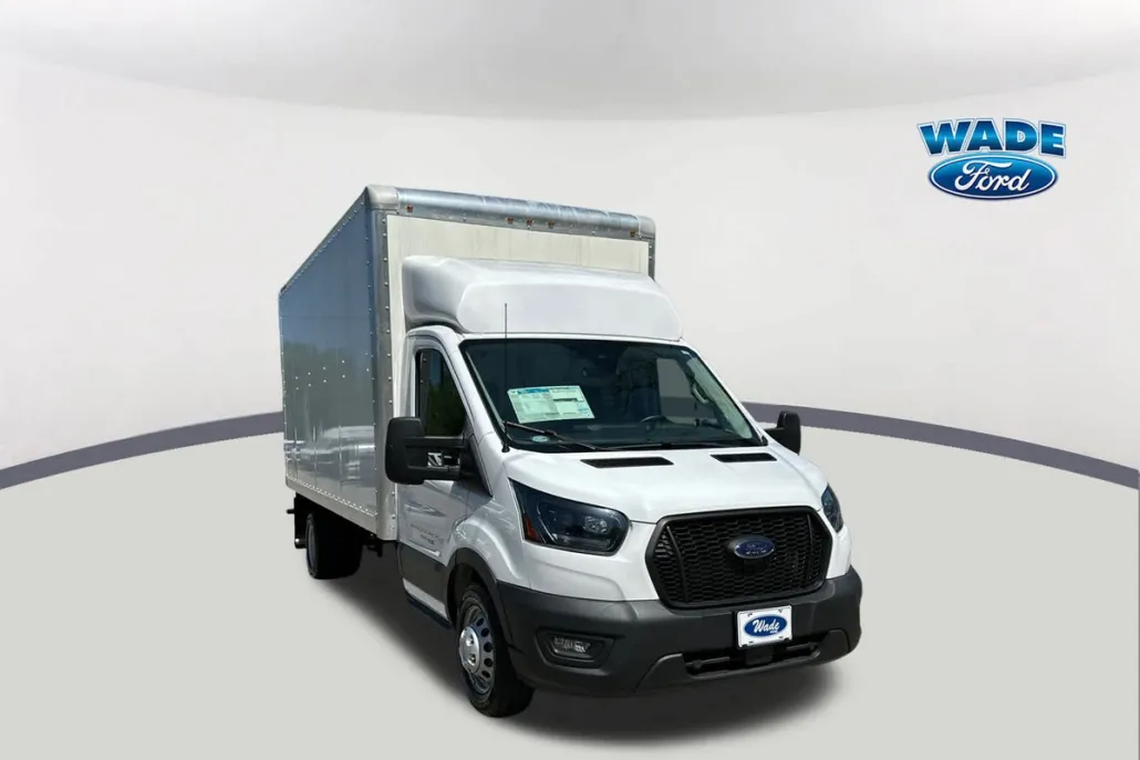2023 Ford Transit Cutaway photo 1