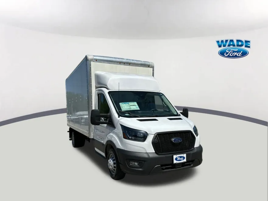 2023 Ford Transit Cutaway photo 1