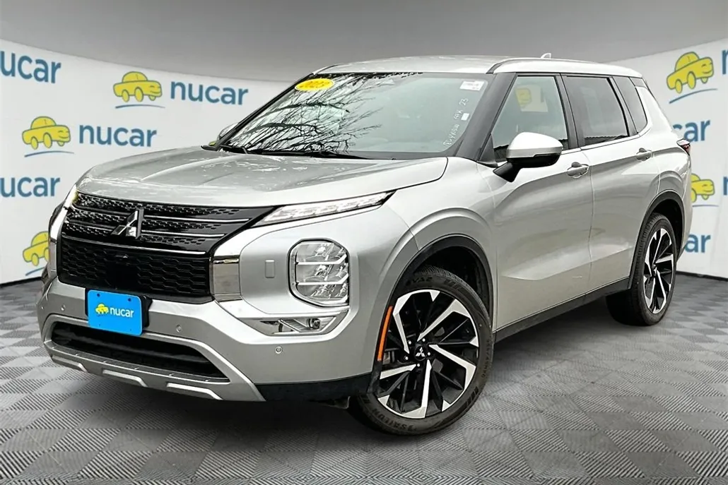 2023 Mitsubishi Outlander SE photo 1
