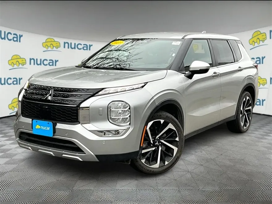 2023 Mitsubishi Outlander SE photo 1