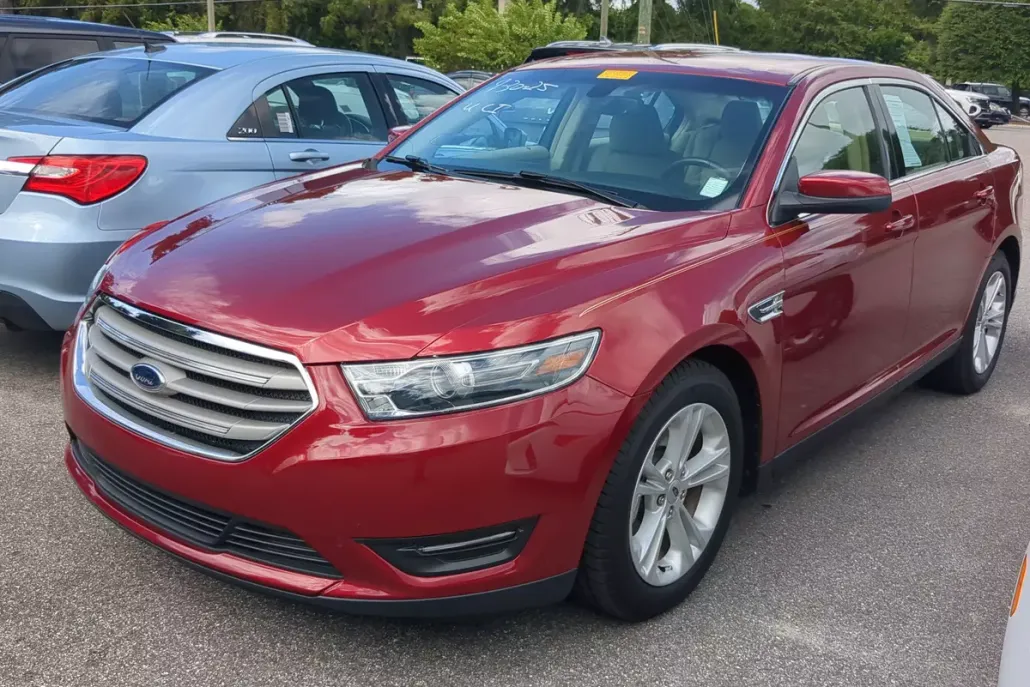 2016 Ford Taurus SEL photo 1