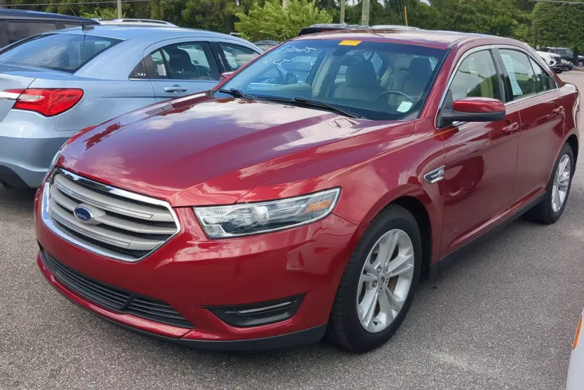 2016 Ford Taurus SEL photo 1