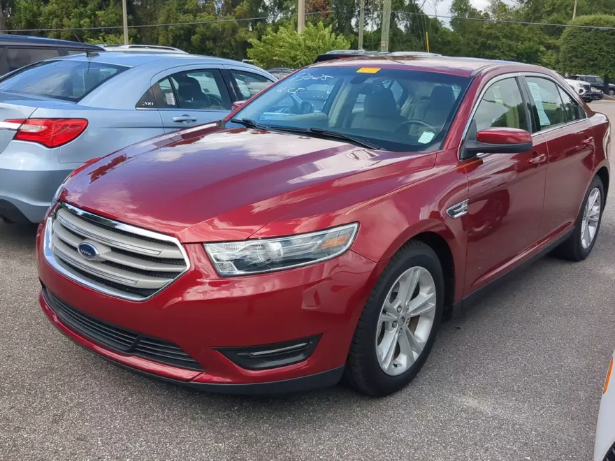 2016 Ford Taurus SEL photo 1