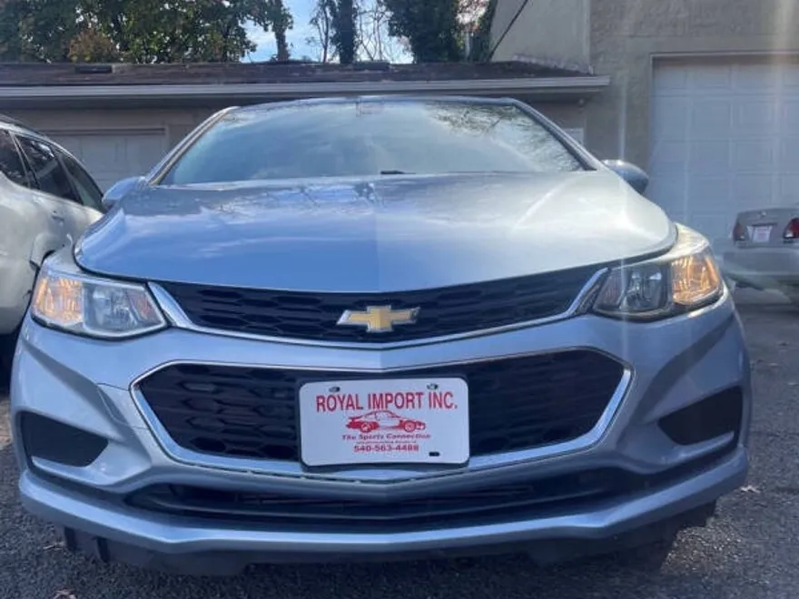 2017 Chevrolet Cruze LS photo 1