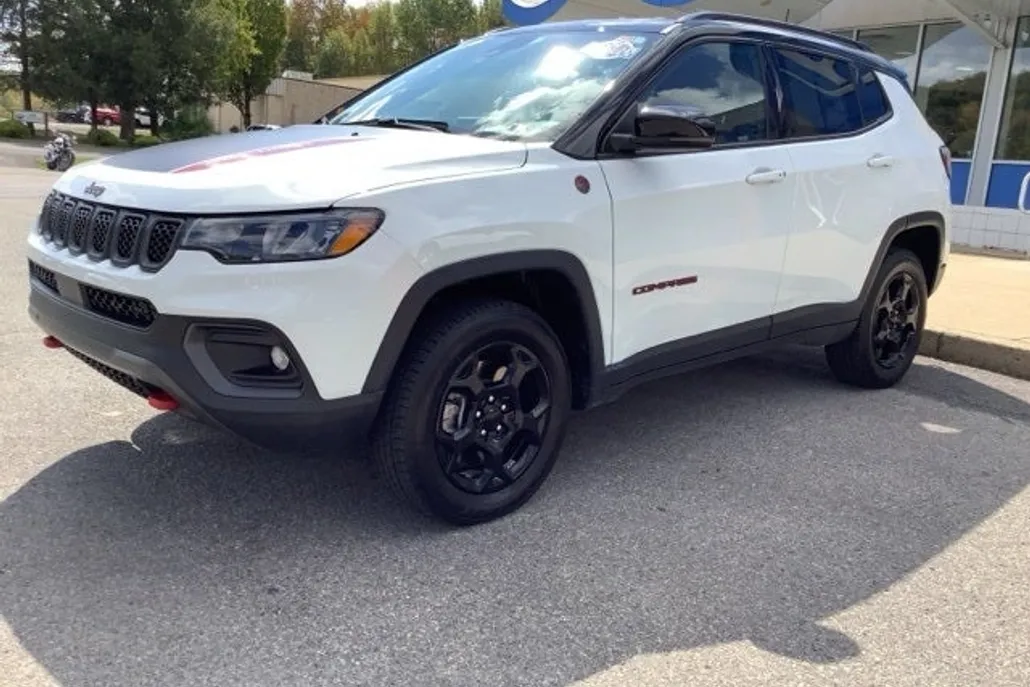 2024 Jeep Compass Trailhawk photo 1